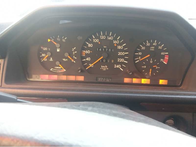 mercedes-benz clase e (w124) berlina del año 1998