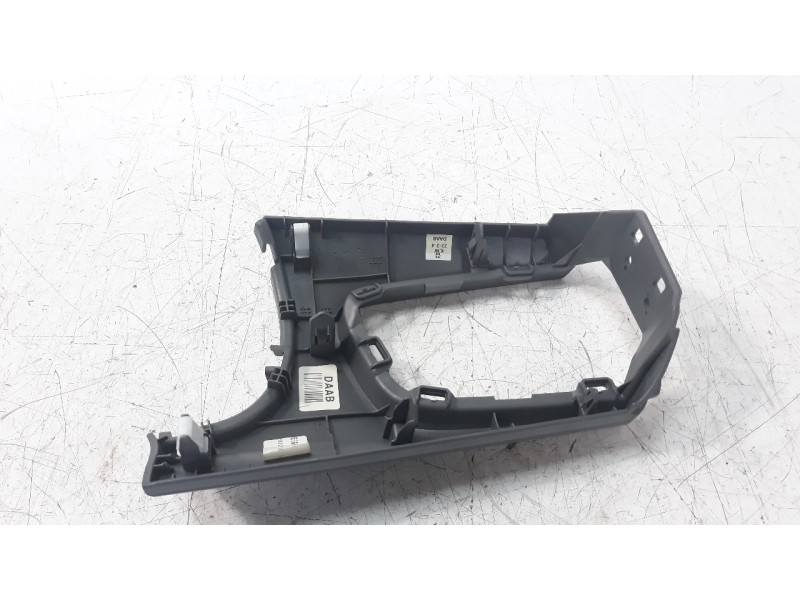 Recambio de moldura para kia stonic (ybcuv) 1.2 cat referencia OEM IAM 84731H8AA0  