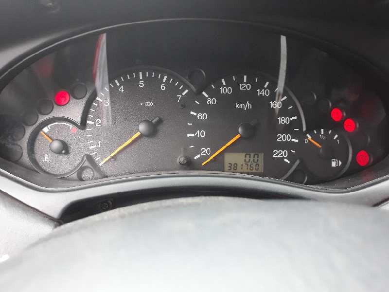 ford focus berlina (cak) del año 2000