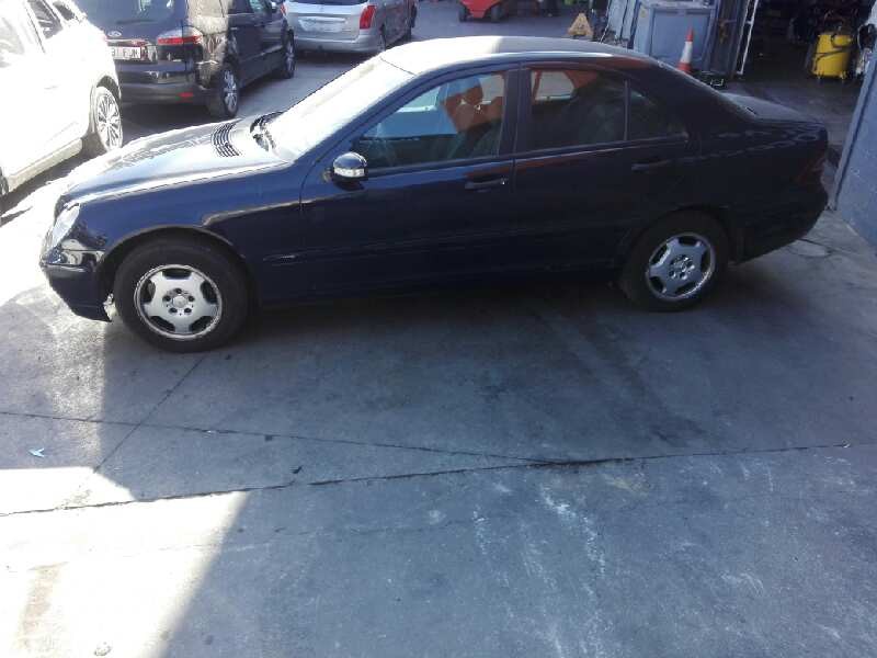 mercedes-benz clase c (w203) berlina del año 2000