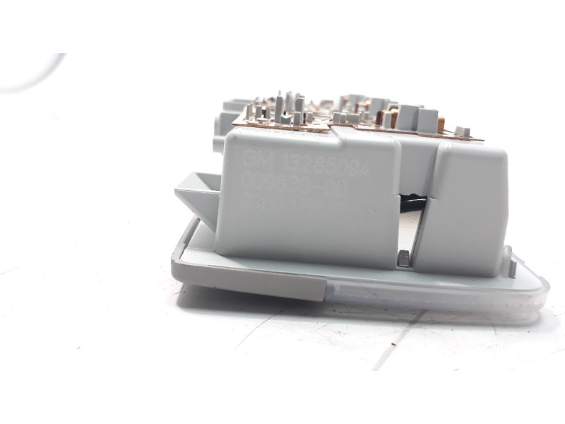 Recambio de luz interior para opel insignia berlina 2.0 16v cdti referencia OEM IAM 13285094  