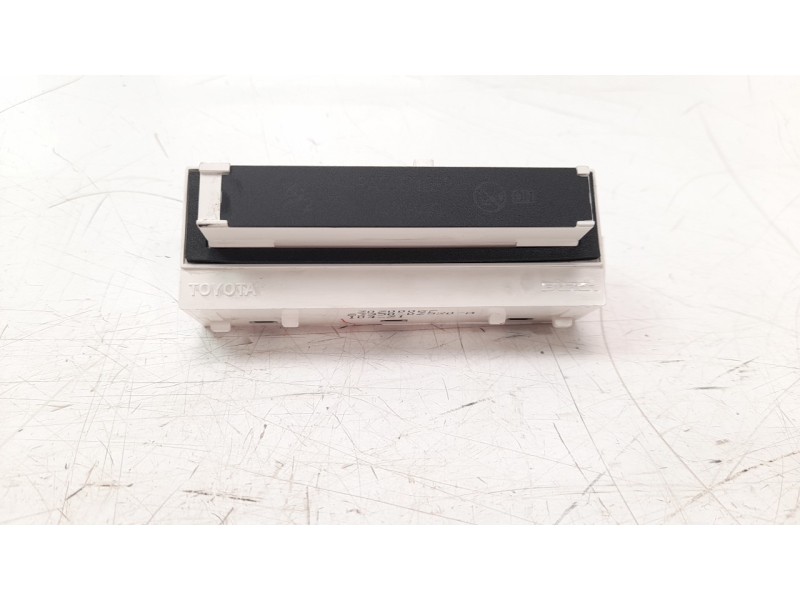 Recambio de pantalla multifuncion para toyota corolla (e21) referencia OEM IAM 8395002520A  