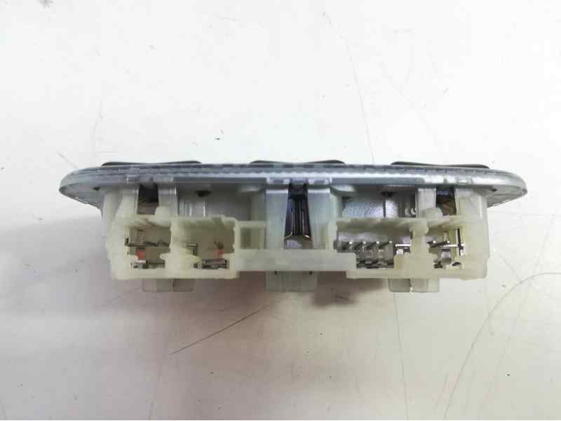 Recambio de luz interior para citroen ds3 techno style referencia OEM IAM 9672570380  