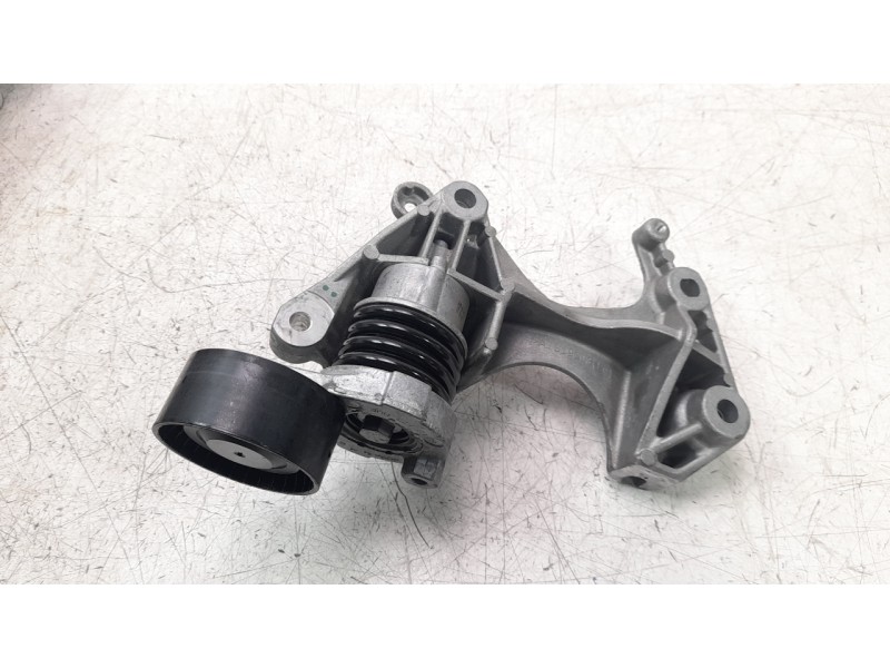 Recambio de soporte alternador para dacia sandero stepway referencia OEM IAM 117101869R  