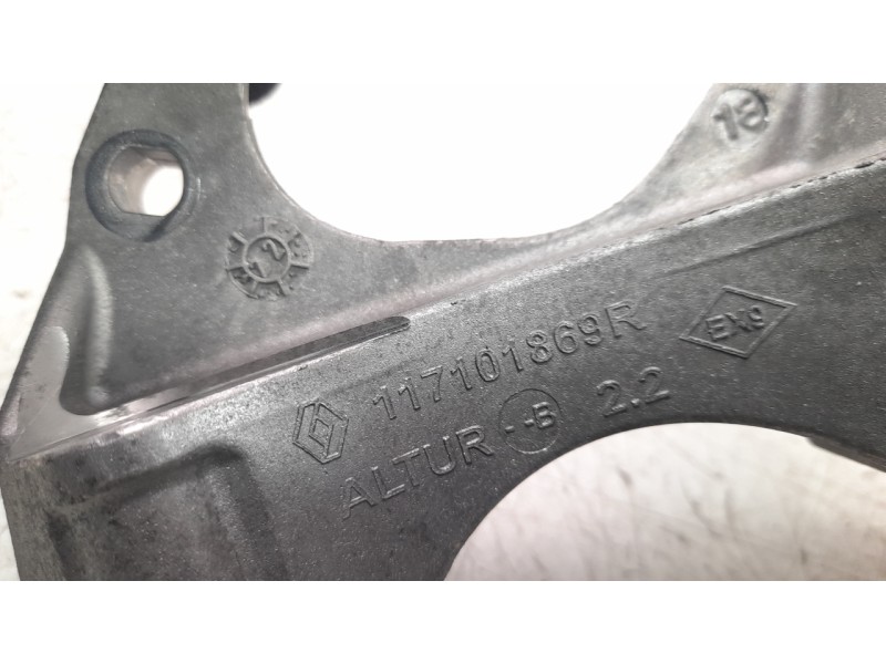 Recambio de soporte alternador para dacia sandero stepway referencia OEM IAM 117101869R  