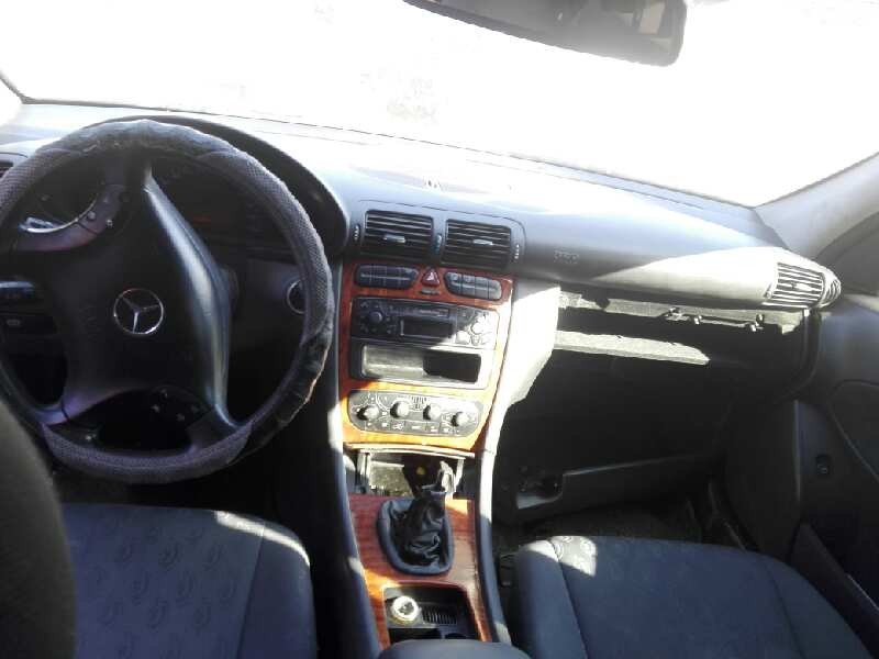 mercedes-benz clase c (w203) berlina del año 2000