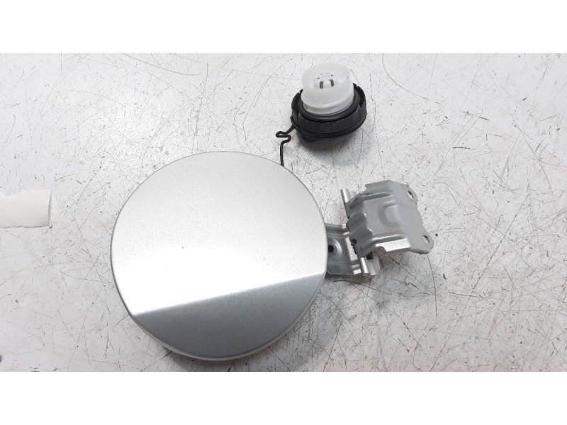 Recambio de tapa exterior combustible para toyota corolla (e21) referencia OEM IAM 7735002220  