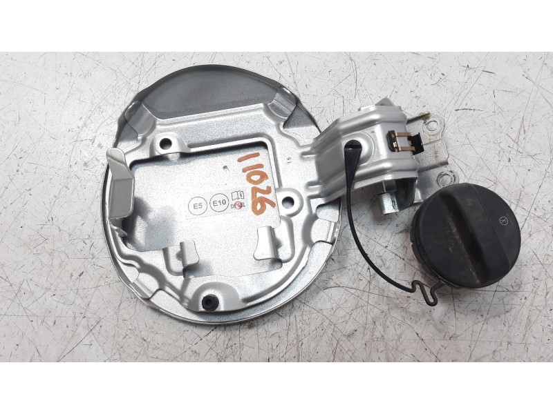 Recambio de tapa exterior combustible para toyota corolla (e21) referencia OEM IAM 7735002220  