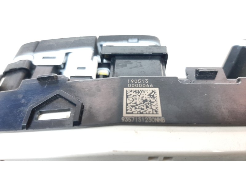 Recambio de mando elevalunas delantero izquierdo para hyundai santa fe 2.2 crdi cat referencia OEM IAM 93571S1240NNB  