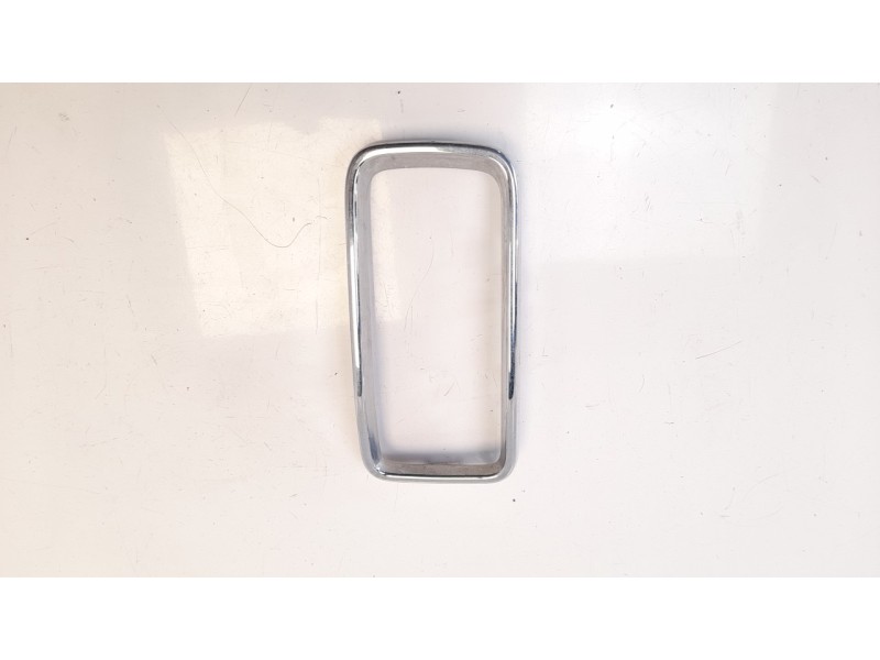 Recambio de moldura para jeep renegade 1.0 t-gdi cat referencia OEM IAM 735687346  