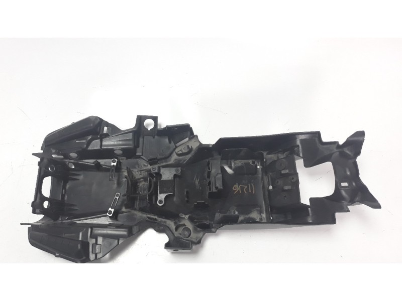 Recambio de guardabarros trasero para honda cbr 650r referencia OEM IAM 80102MKYD50  