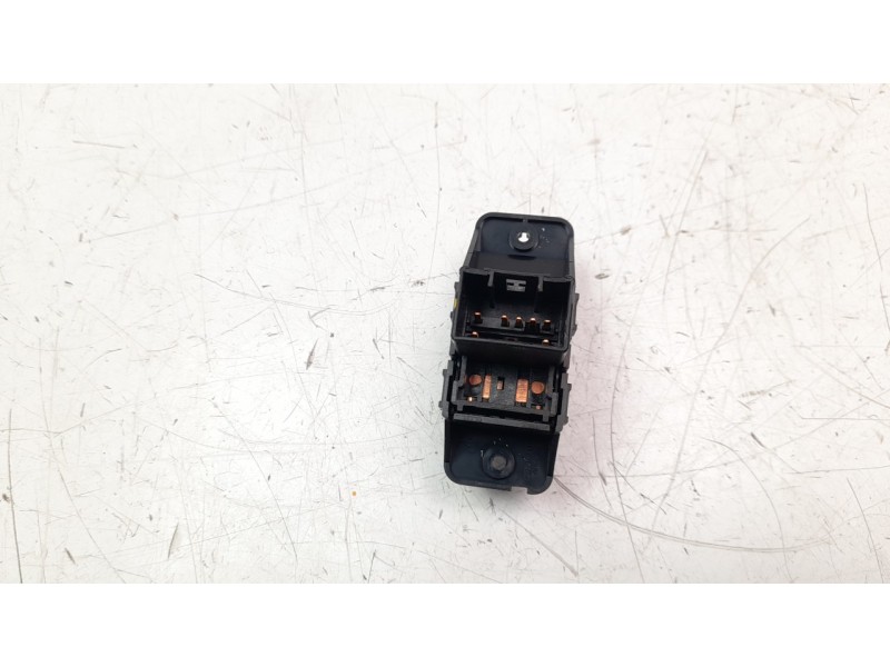 Recambio de mando elevalunas delantero derecho para kia rio (yb) 1.2 cat referencia OEM IAM 93575H8000WK  