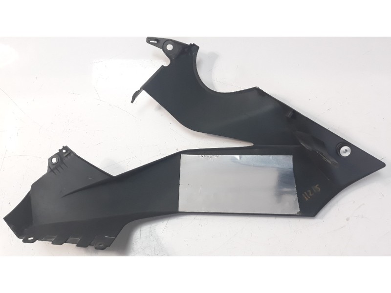 Recambio de moldura para honda cbr 650r referencia OEM IAM 64270MKND100  