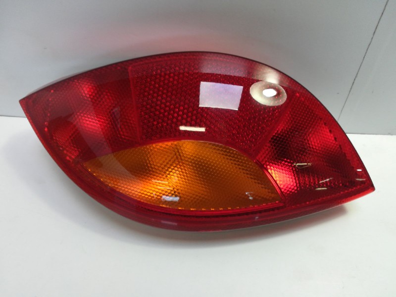 Recambio de piloto trasero izquierdo para ford ka (ccq) referencia OEM IAM 1105789 103F10241771 FD0064154