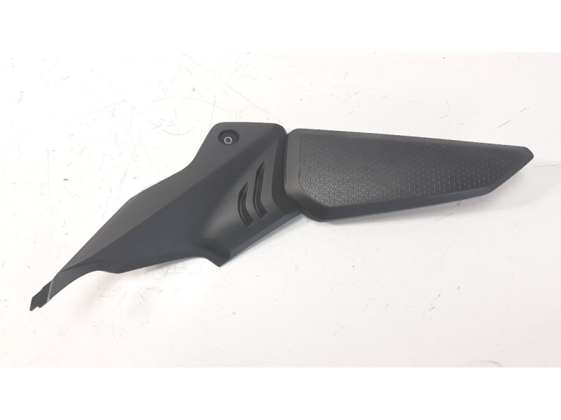 Recambio de moldura para honda cbr 650r referencia OEM IAM 83611MKYD500  
