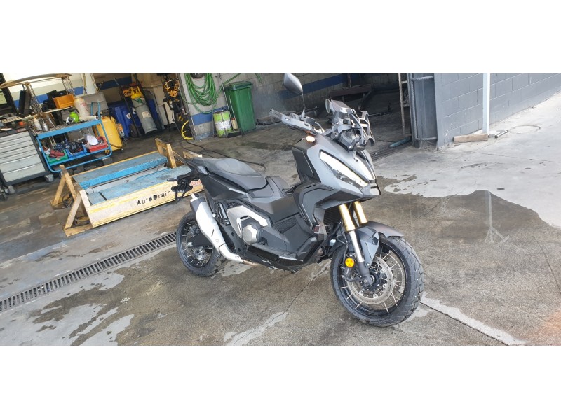 honda x-adv del año 2023