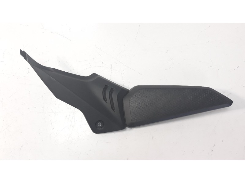 Recambio de moldura para honda cbr 650r referencia OEM IAM 83511MKYD500  