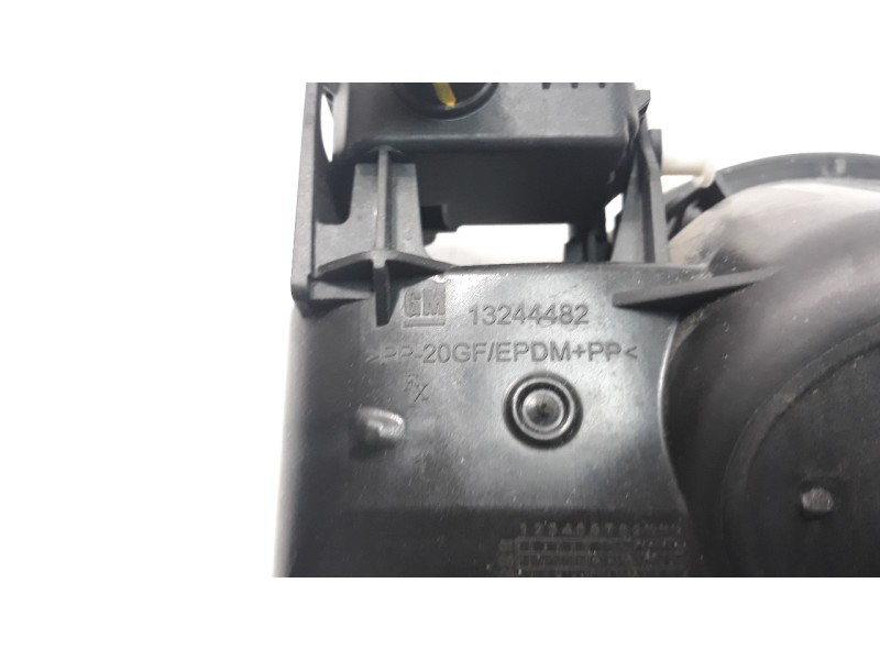 Recambio de tapa exterior combustible para opel insignia berlina 2.0 16v cdti referencia OEM IAM 13244482  