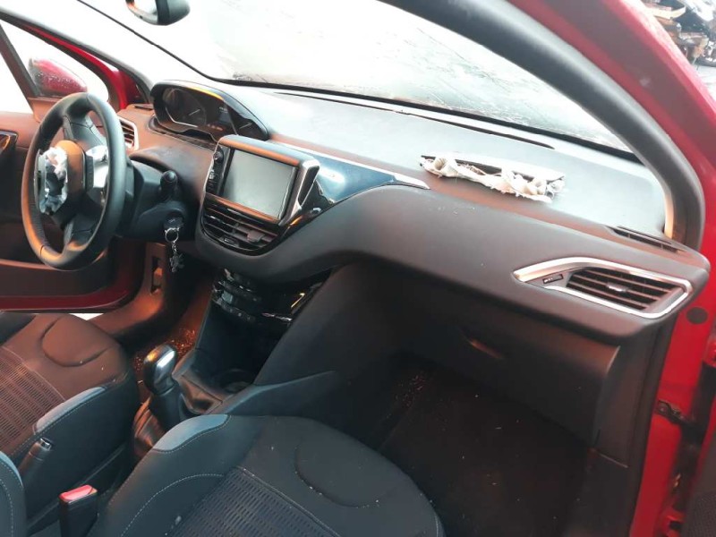 peugeot 208 del año 2013