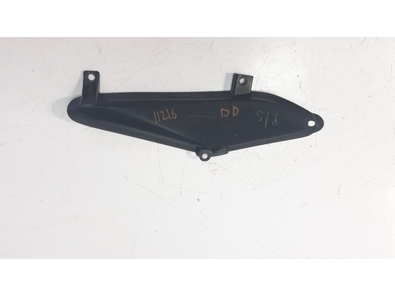 Recambio de moldura para honda cbr 650r referencia OEM IAM 64271MKND100 64271MKND10 