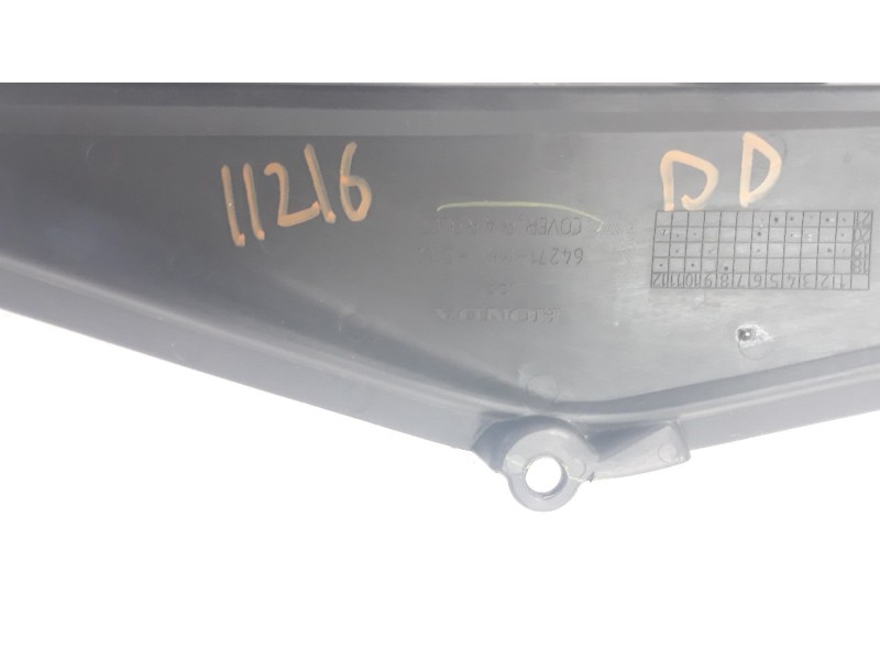 Recambio de moldura para honda cbr 650r referencia OEM IAM 64271MKND100 64271MKND10 