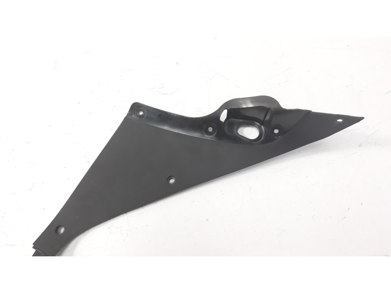 Recambio de moldura para honda cbr 650r referencia OEM IAM 64261MKND100 64261MKND10 
