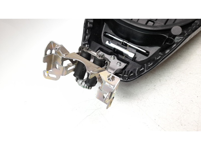 Recambio de asiento para yamaha nmax nmax 125 referencia OEM IAM B6HF47300100  