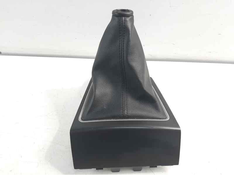 Recambio de guarnecidos palanca cambio para hyundai i20 1.2 16v cat referencia OEM IAM 84650C8000  