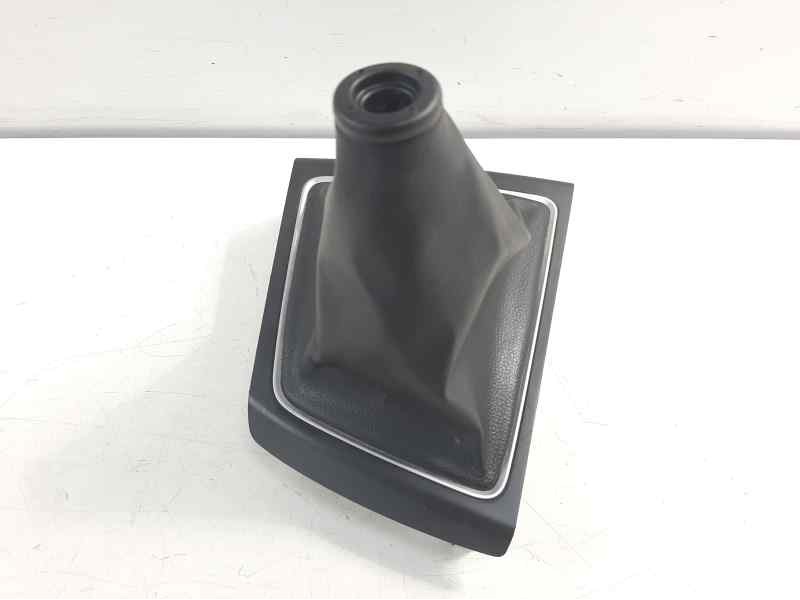 Recambio de guarnecidos palanca cambio para hyundai i20 1.2 16v cat referencia OEM IAM 84650C8000  
