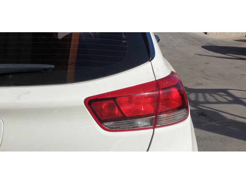 Recambio de piloto trasero derecho interior para kia rio (yb) 1.2 cat referencia OEM IAM 92404H8010  