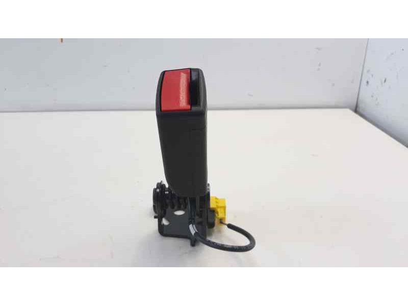 Recambio de cinturon seguridad trasero izquierdo para mercedes-benz clase cla (w117) cla 180 (117.342) referencia OEM IAM A17686