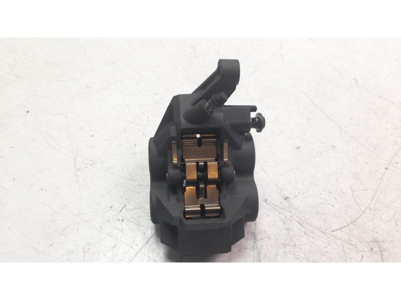 Recambio de pinza de freno delantera derecha para yamaha mt -07 referencia OEM IAM 1WS2580U00  