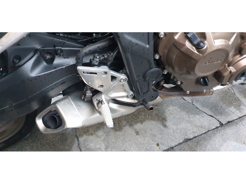 Recambio de estribera derecha para honda cb 650r referencia OEM IAM 50660MKND50  