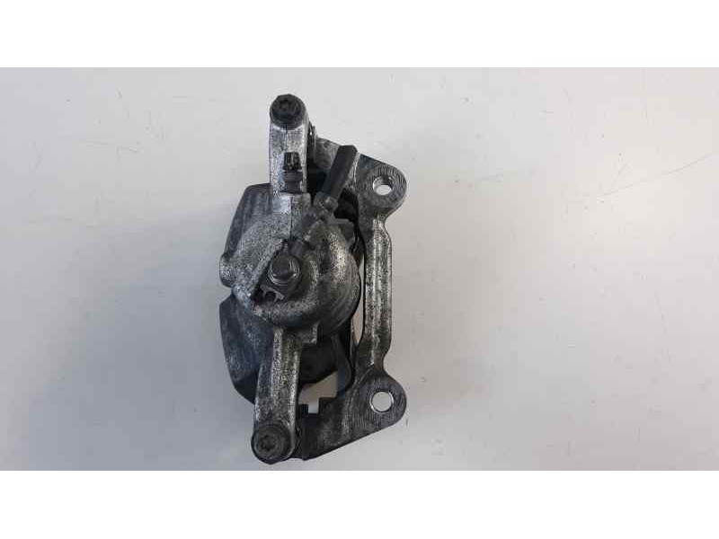 Recambio de pinza de freno delantera derecha para audi a3 sportback (8vf) basic referencia OEM IAM 8V0615124  