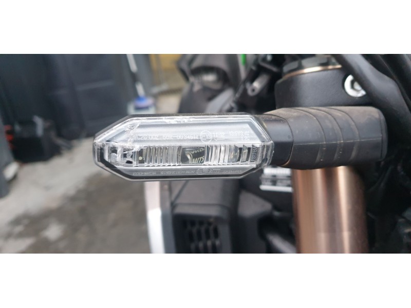 Recambio de piloto delantero derecho para honda cb 650r referencia OEM IAM 33400MLBD01  