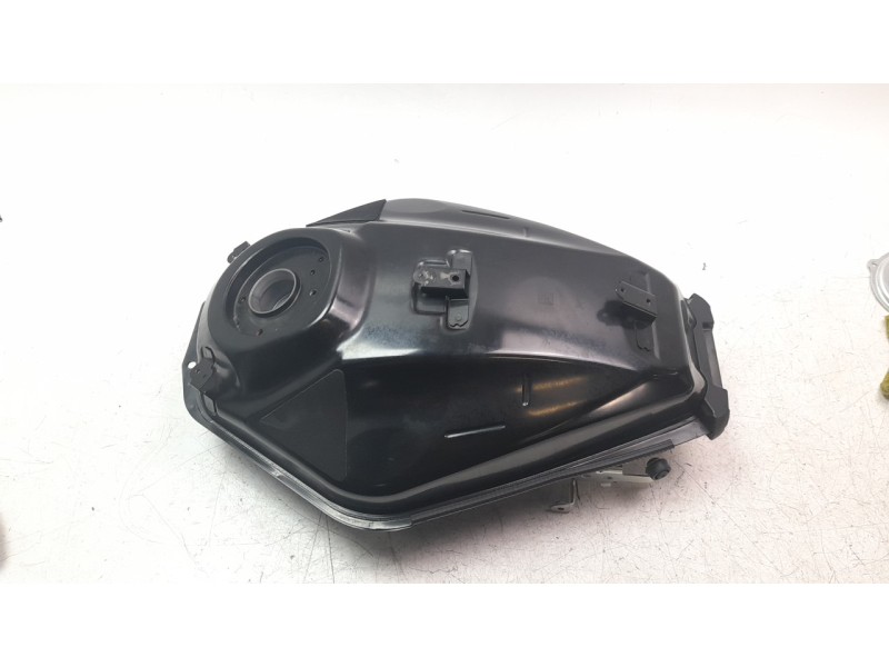Recambio de deposito combustible para yamaha mt -07 referencia OEM IAM BAT2411000  