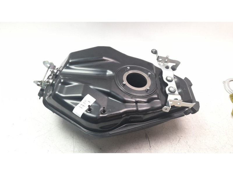 Recambio de deposito combustible para yamaha mt -07 referencia OEM IAM BAT2411000  