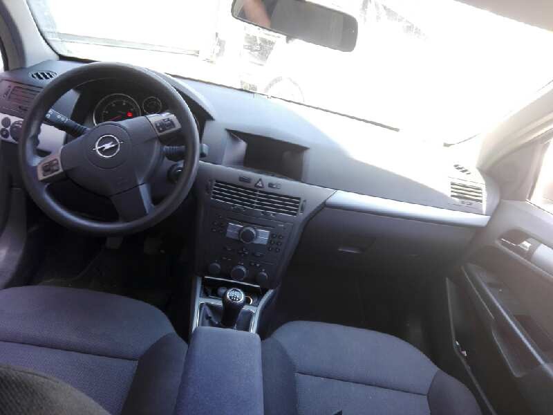 opel astra h berlina del año 2005