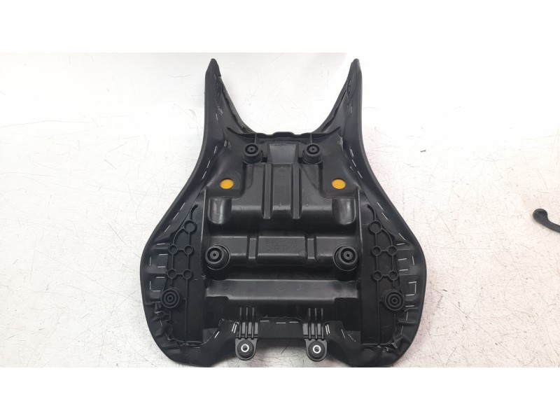 Recambio de asiento delantero para yamaha mt -07 referencia OEM IAM B4C2471001  