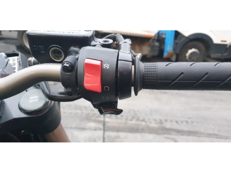 Recambio de piña luces derecha para honda cb 650r referencia OEM IAM 35130MKND11  