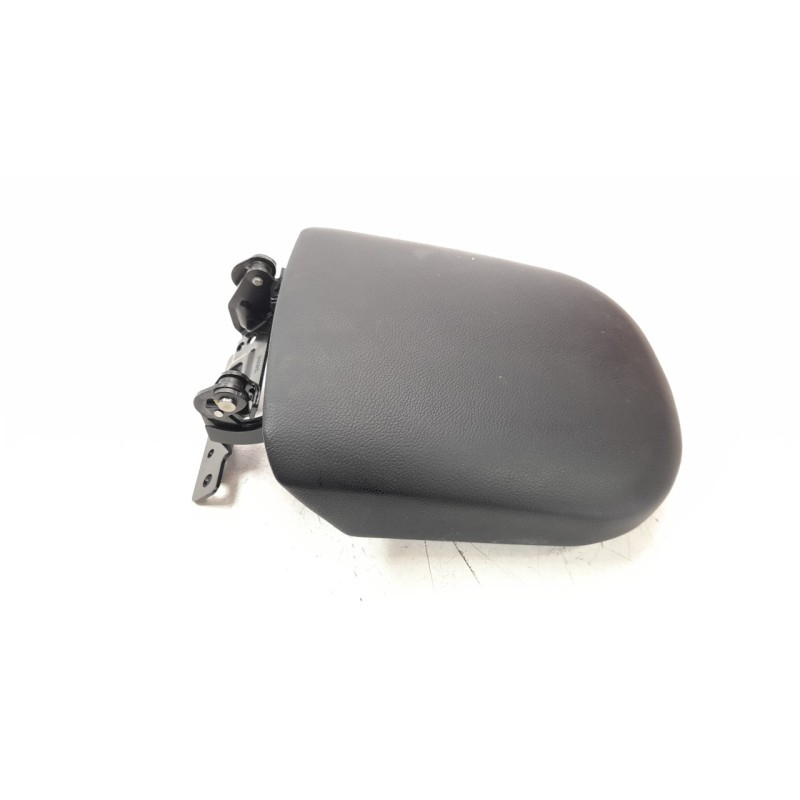 Recambio de apoyabrazos central para kia sportage 1.6 gdi cat referencia OEM IAM 84660R2000CR3  