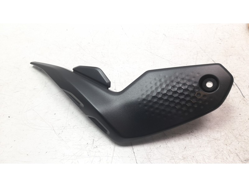 Recambio de moldura para yamaha mt -07 referencia OEM IAM BAT24122  