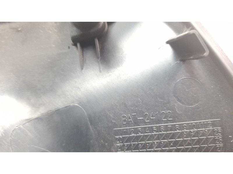 Recambio de moldura para yamaha mt -07 referencia OEM IAM BAT24122  