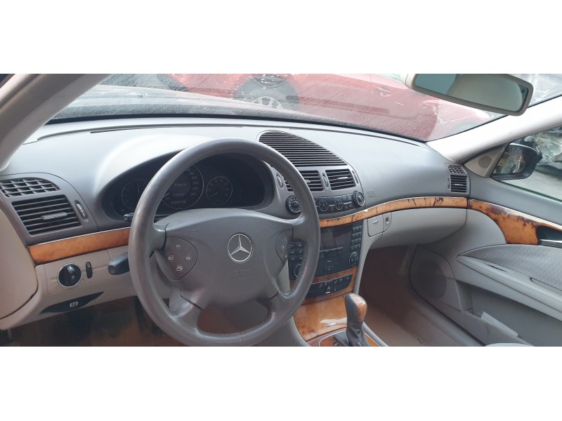 mercedes-benz clase e (w211) berlina del año 2002