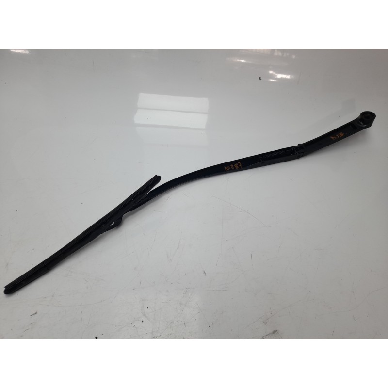 Recambio de brazo limpia delantero derecho para kia cee´d 1.4 crdi cat referencia OEM IAM 98320A2000  