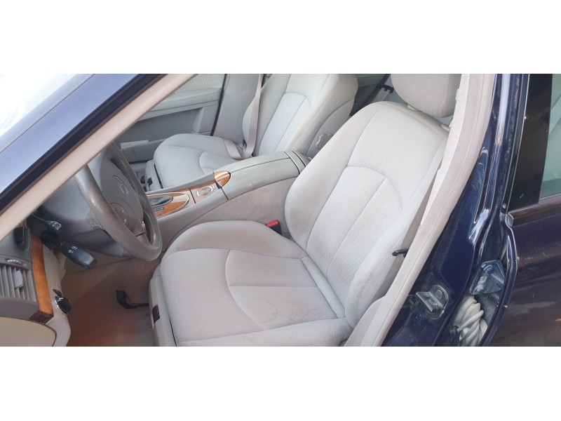 mercedes-benz clase e (w211) berlina del año 2002