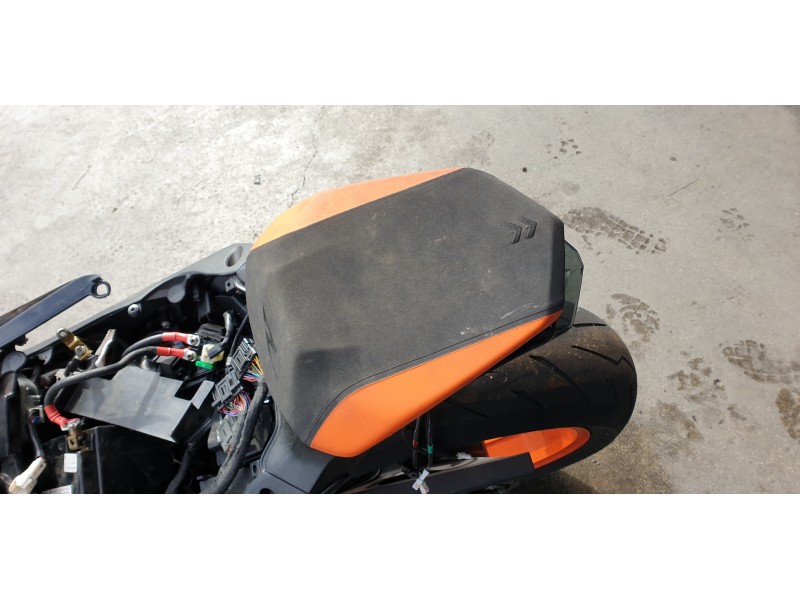 Recambio de asiento para ktm 1290 super duke r referencia OEM IAM 61707047000  