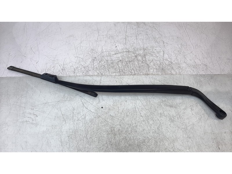 Recambio de brazo limpia delantero derecho para jeep cherokee 2.0 m-jet cat referencia OEM IAM 68197137AA  