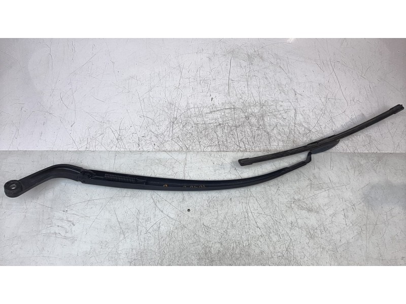 Recambio de brazo limpia delantero derecho para jeep cherokee 2.0 m-jet cat referencia OEM IAM 68197137AA  