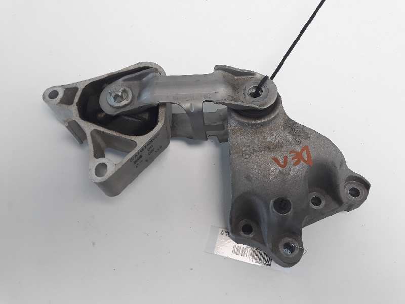 Recambio de soporte motor derecho para mercedes-benz clase cla (w117) cla 200 cdi (117.308) referencia OEM IAM A2462400009 A2462